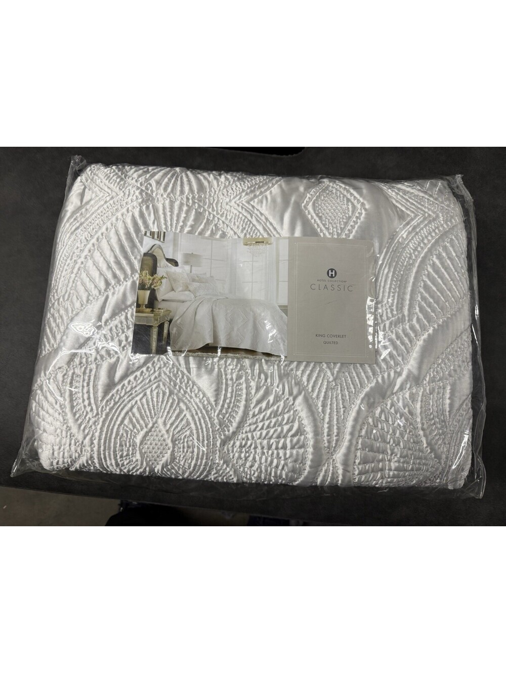 New Hotel Collection KING Size Classic Medallion Coverlet Quilted Comforter